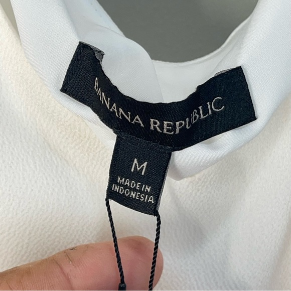 Banana Republic Ladies Summer Spaghetti Strap Top Basic V-Neck Sleeveless Satin - Picture 6 of 11